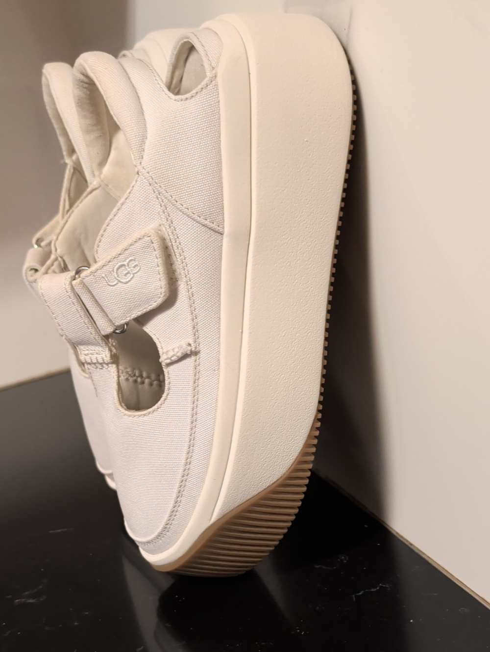 UGG® Women's EZ-Duzzit T-Strap Platform Flats Size 6 Used Exc MSRP $120 - Picture 8 of 11
